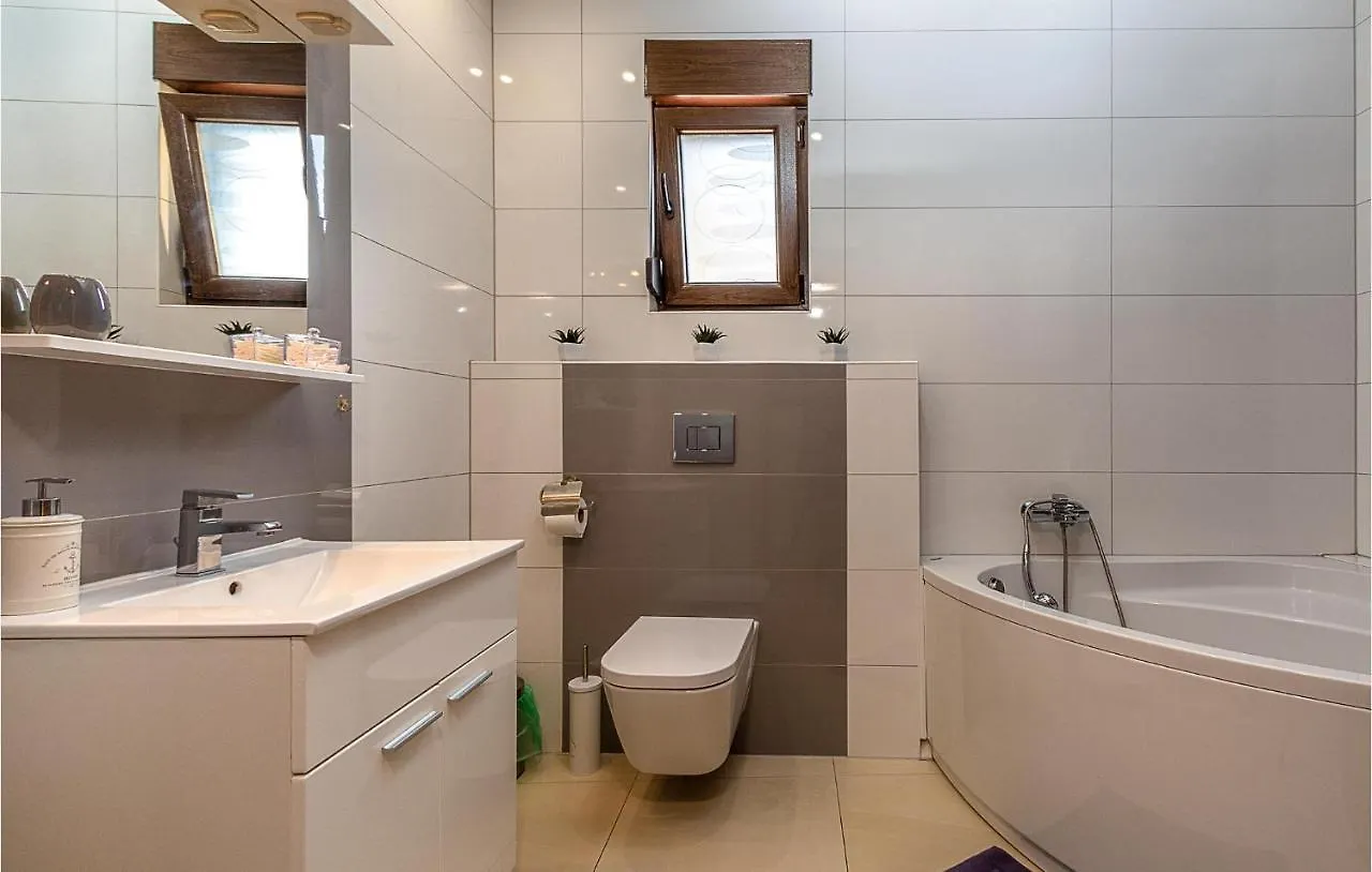 Cozy Apartment In Pula With Kitchen 0*,  Croatie
