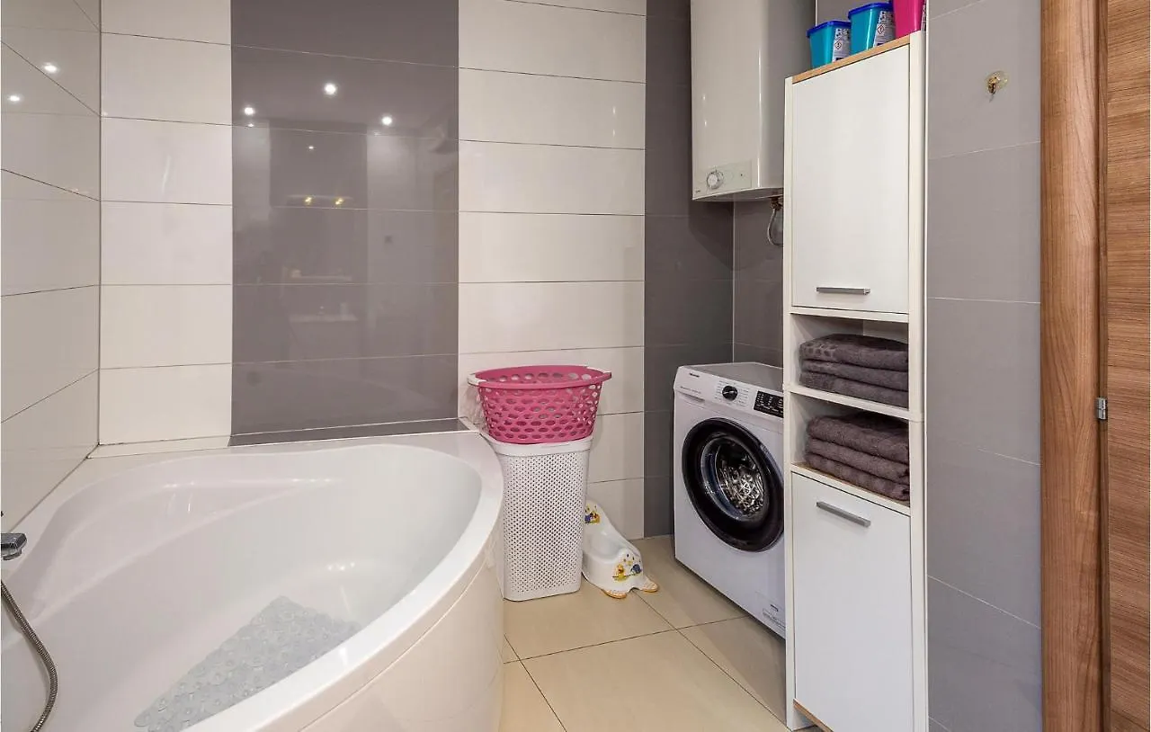 Cozy Apartment In Pula With Kitchen Croatia