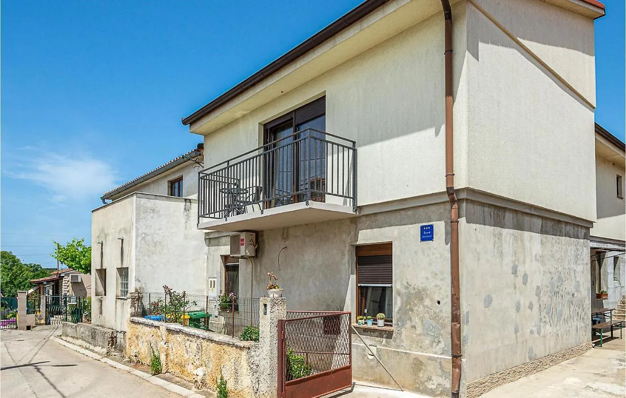 Cozy Apartment In Pula With Kitchen