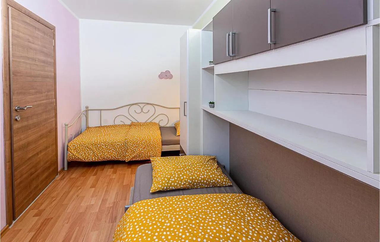 Cozy Apartment In Pula With Kitchen