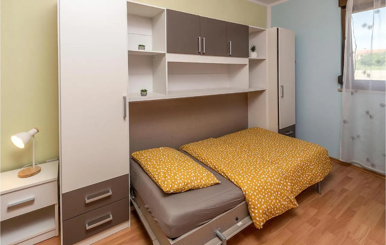 Cozy Apartment In Pula With Kitchen